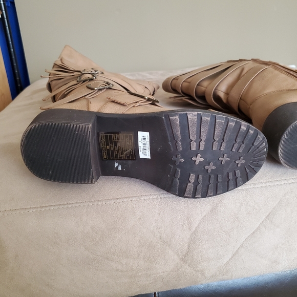 Knee high boots - Picture 2 of 4